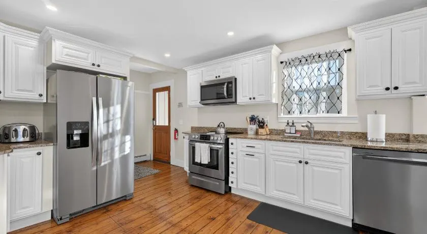 Historic Mystic Home, Walk to Seaport and Downtown - Image 1