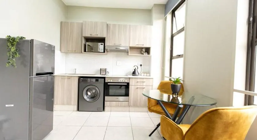 Contemporary Studio Apt w/Cinema - Image 1