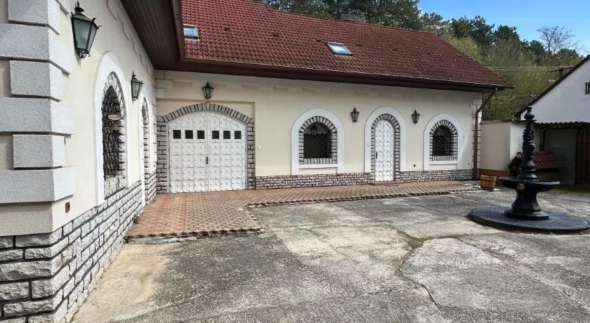 Veszprémvölgyi Kúria - Image 1