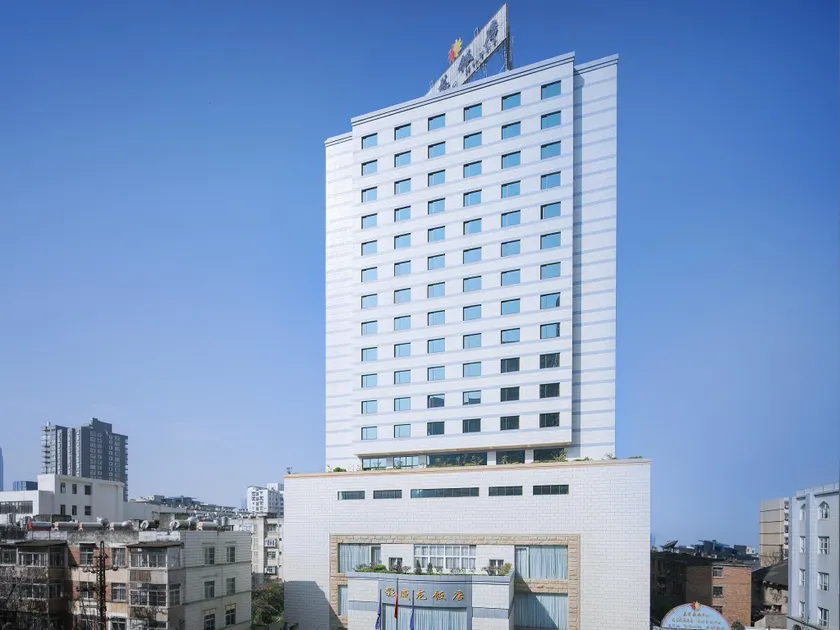 Kunming Wei Long Hotel - Image 1