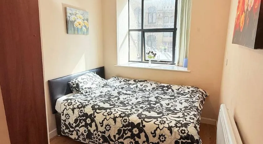 Double Bed Apartment Bradford City Center - Image 1