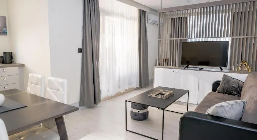 ADIRAMAR Apartments - Image 1