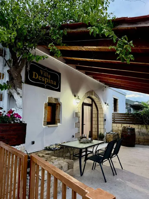 Villa Despina in Lake Kournas - Image 1