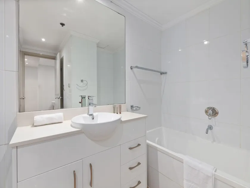 Inner-city Stay With Pool and Gym Access - Image 1