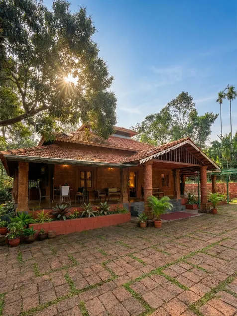 Vilstay Premium – Panthalaza Lakefront Heritage - Image 1