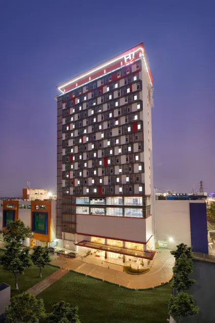 HI HOTEL SENEN - Image 1