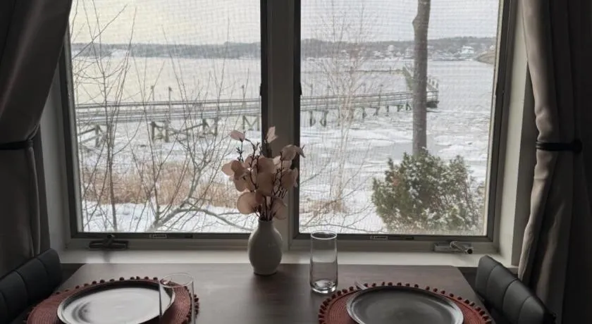 Pet friendly waterfront condo - Image 1