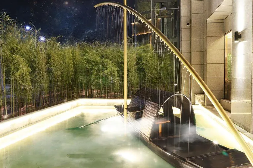 Linqi Hotel - Image 1