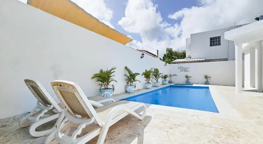 Villa DMM con piscina, jacuzzi y gran área verde en Punta Cana - Image 1