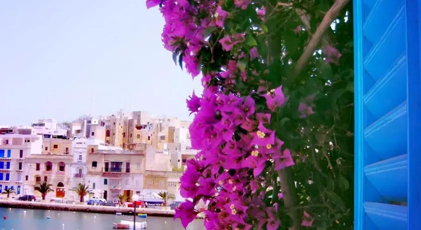 1500 Little Pink House in Kalkara Creek - Image 1