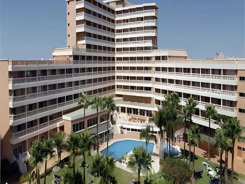 Hotel Parasol by Dorobe - Image 1