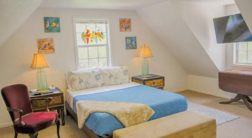 Robin's Nest- Private Suite on Elegant Grounds - Image 1