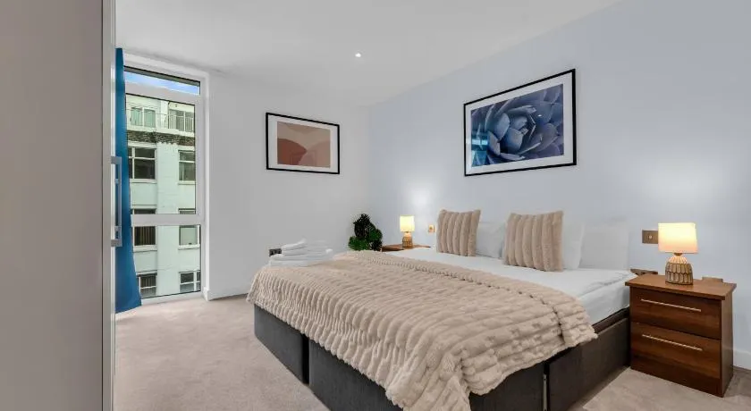 MySquare Two Bed Serviced Apt in Old Street - Image 1