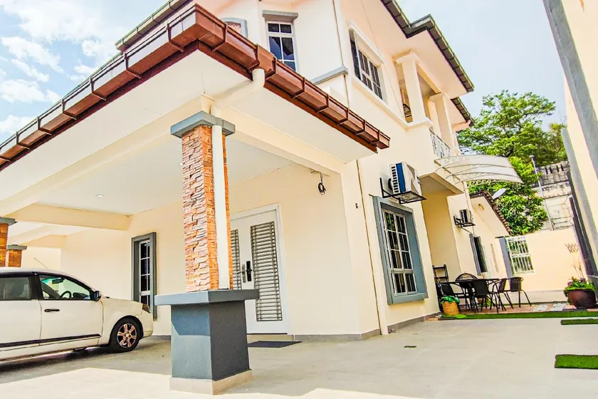 Modern Home at Kajang by HCK - Image 1
