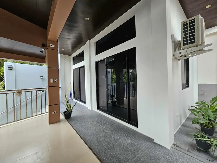 Eagles Nest Beach Resort Room 5 - Image 1