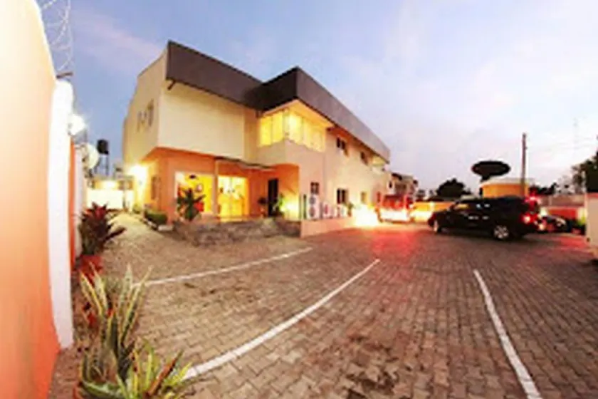 Pearl Gate Hotel - Image 1