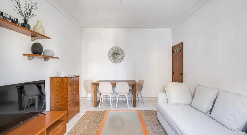 Hopstays - Almada Saudade - Image 1