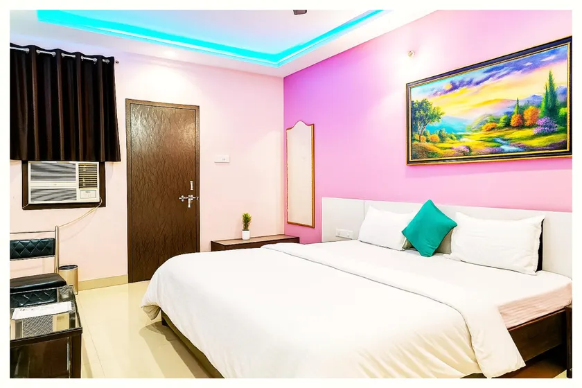 Goroomgo Shivay Guest House Godowlia Varanasi - Image 1