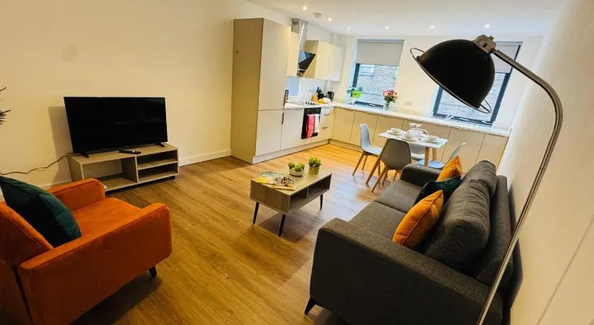 Well-Located 2-Bed Flat, Old Town - Image 1