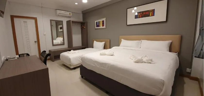 Intraplace Hotel - Image 1