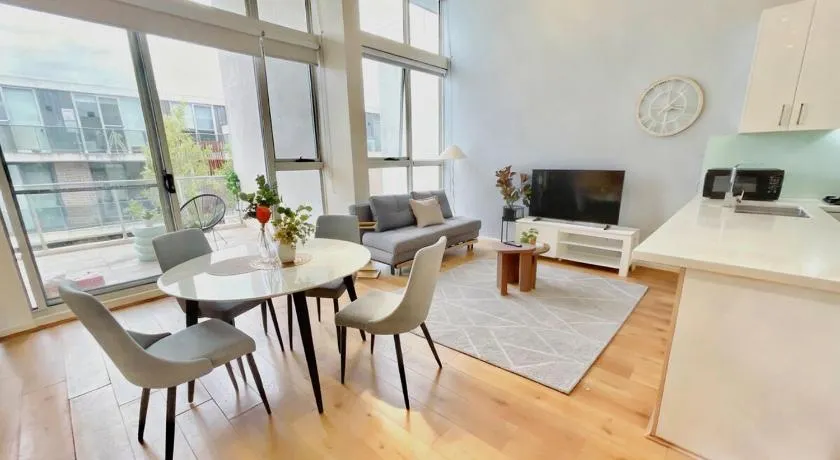 Modern Two-Level Apartment in the Heart of Epping - Image 1