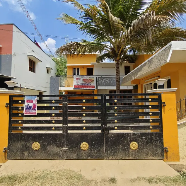 Square Dormitory  Stays - Image 1