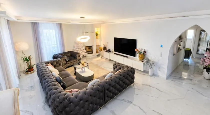 Exklusives 115 m Designer Apartment Kamin Spa-Bad Balkon Lounge Fürth - Image 1