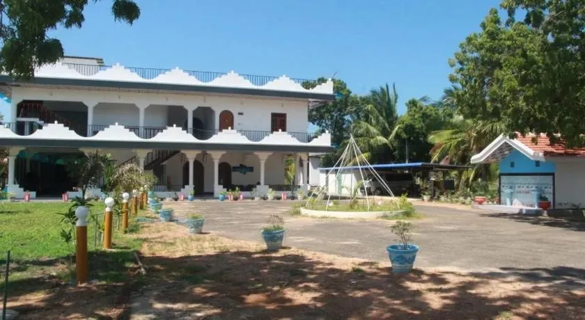 Rose Lagoon Hotel - Image 1