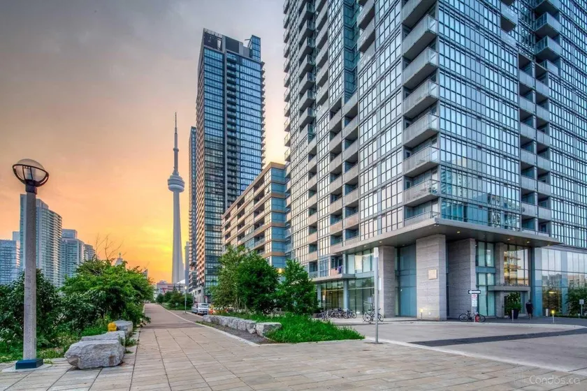 Central 2-BR Getaway Stroll to CN Tower - Image 1