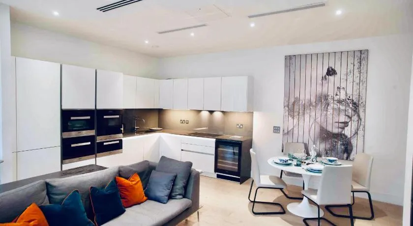 Thames riverside apartment in London - Image 1