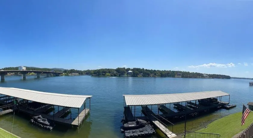 Lake Hamilton Main Channel Condo - Fantastisk sjöutsikt med täckt båtbod - Image 1
