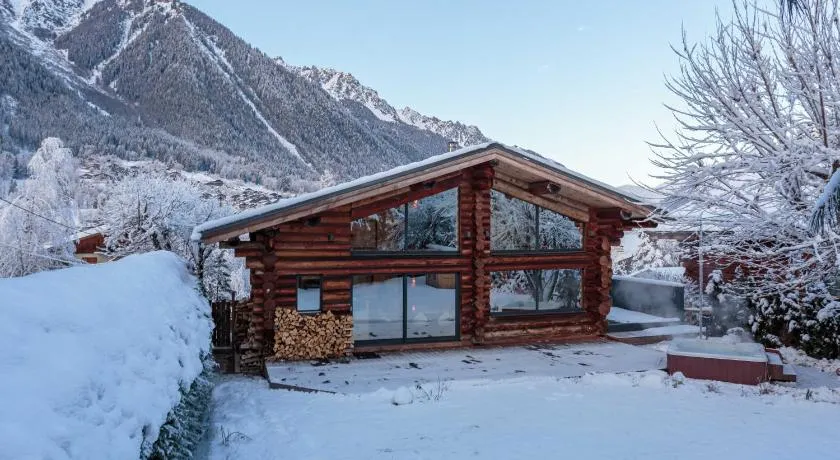 Chalet des Cimes est une location de vacances de luxe à Chamonix avec 4 chambres - Image 1
