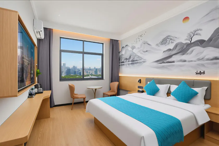 Aiya Hotel - Image 1