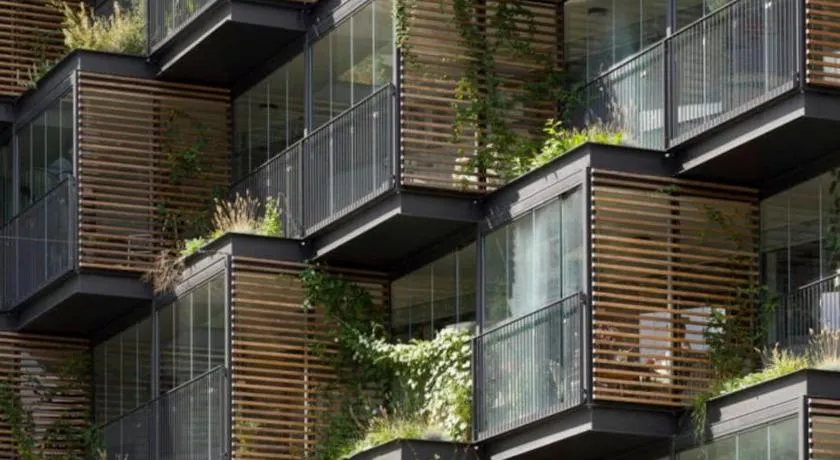Central family home in award-winning architecture - Image 1