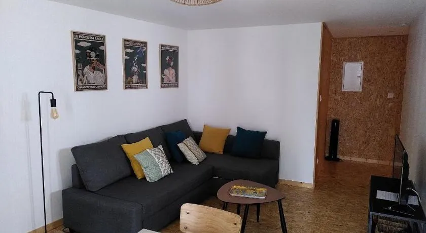Appartement meublé, Le 37bis - Image 1