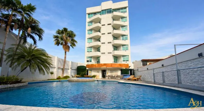 Angeles Suites & Hotel - Image 1