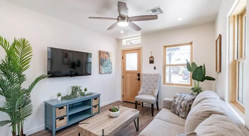 Downtown Bungalow -Duplex - EV Charger - Image 1