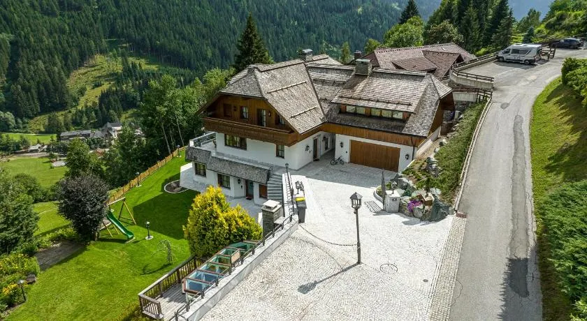 Villa Bostele with Five Bedrooms, Indoor Pool, Two Saunas & Garage - Image 1