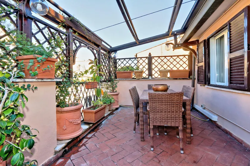 Frattina Family Romantic Superior Suite - Image 1