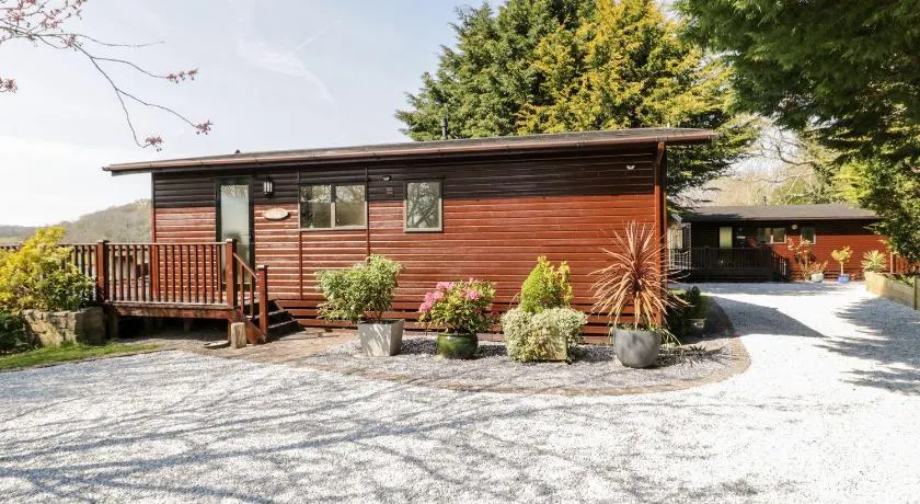 Summertime Lodge - Image 1