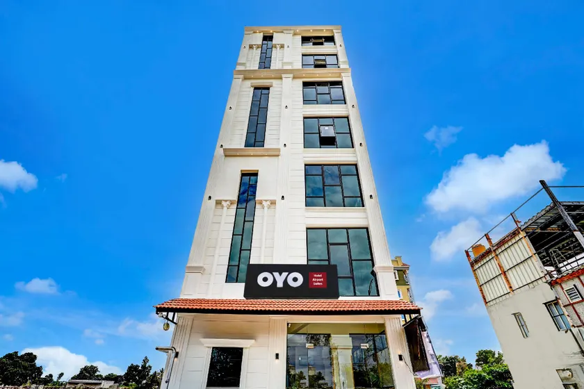 Hotel O Airport Suites - Image 1