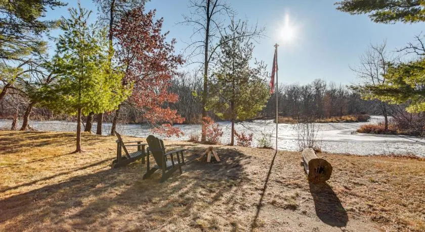 Nature Lovers Paradise Elk River Cabin - Image 1