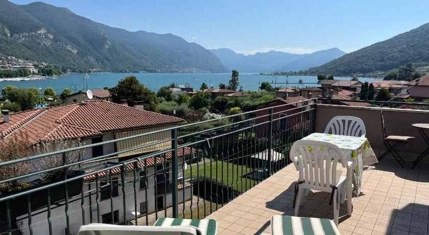 Lake View Terrace - Image 1