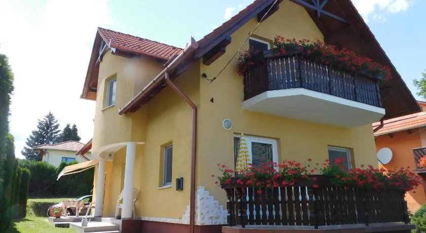 Akácfa Hortenzia Apartman - Image 1