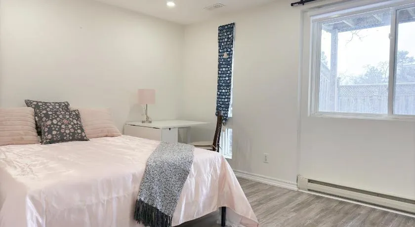 Cozy room with private bath near Don Mills Subway - Image 1