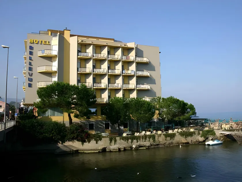 Hotel Bellevue Et Mediterranée - Image 1