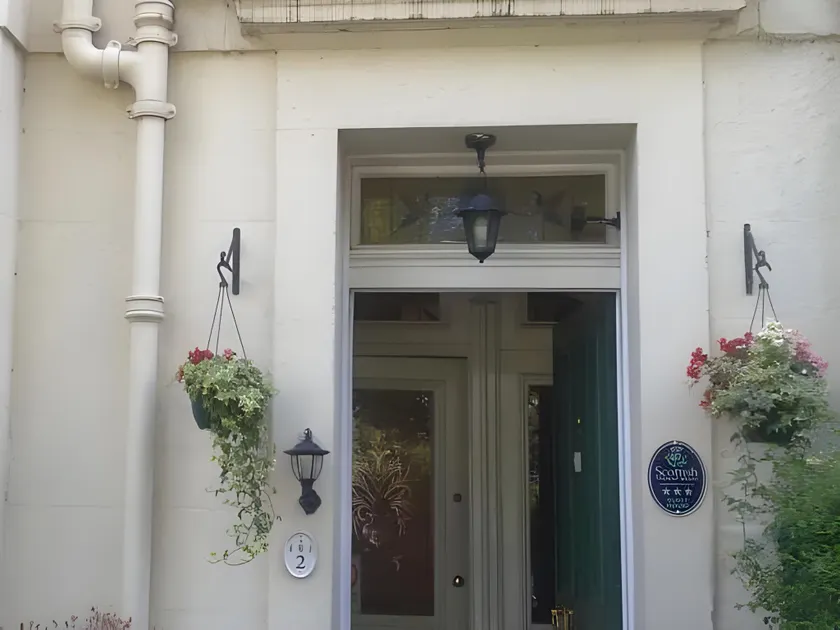 Mackenzie Guest house - Image 1