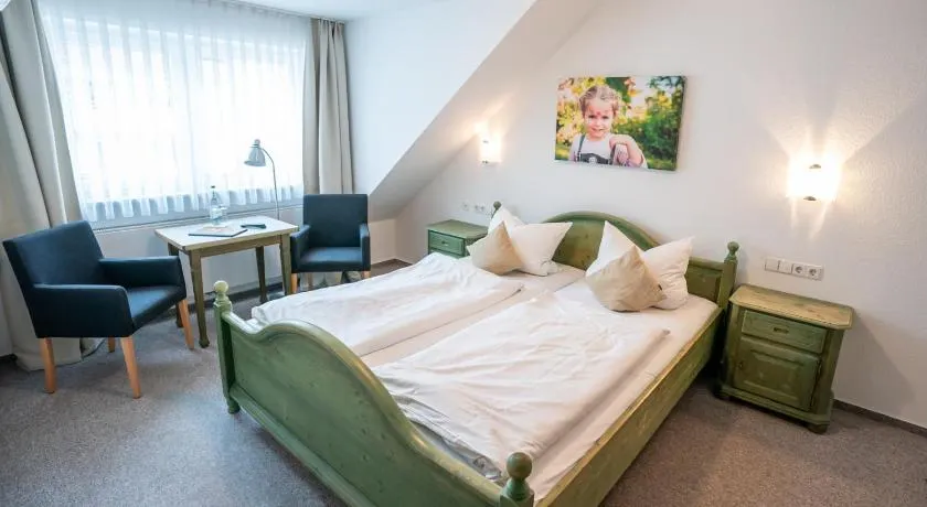 Hotel-Gasthof zur Linde - Image 1