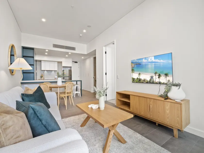 Ground Floor Apartment with Private Courtyard - Image 1
