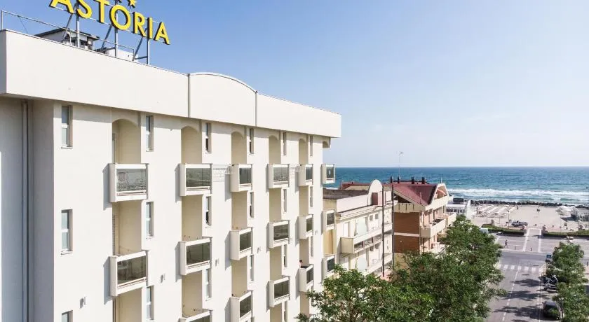 Hotel Astoria - Image 1